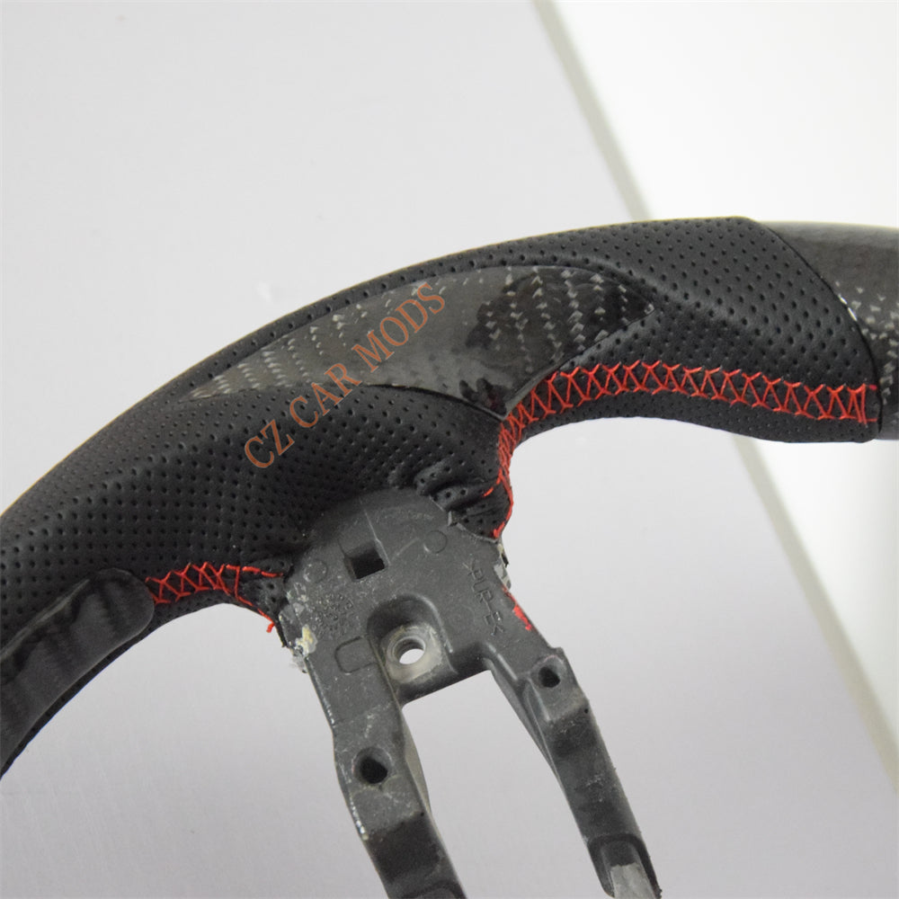 Customized Black Perforated Leather Carbon Fiber Steering Wheel Auto Accessory For Honda Civic 11th GEN Honda Civic 11th GEN 2022 2023 2024 Remanufactured