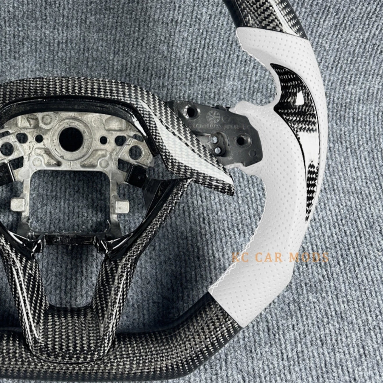 Custom black carbon fiber white leather steering wheel for 2018-2023 honda accord
