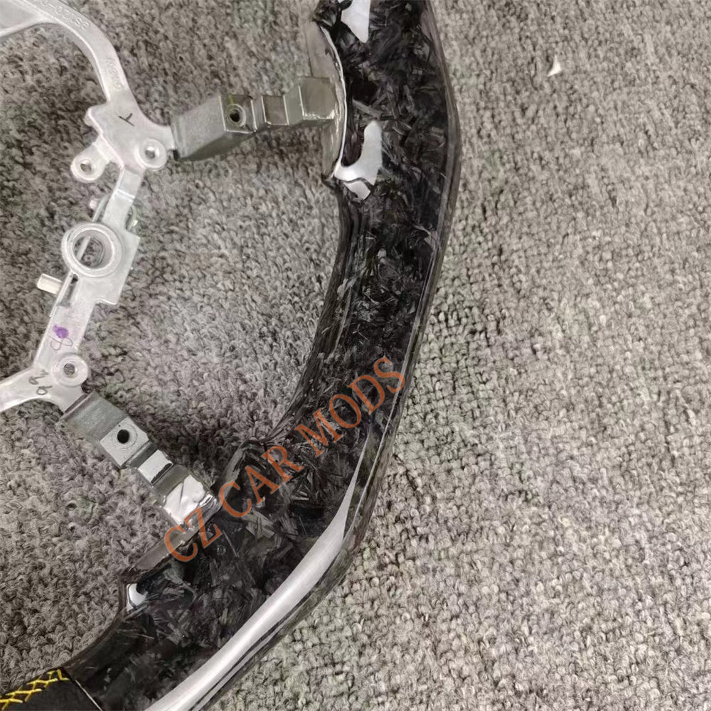 Customized Brand New Forged Carbon Fiber Steering Wheel Auto Accessory Steering Wheel Yellow Strip For Toyota Alphard 2015 2016 2017 2018 2019 2020 2021 2022