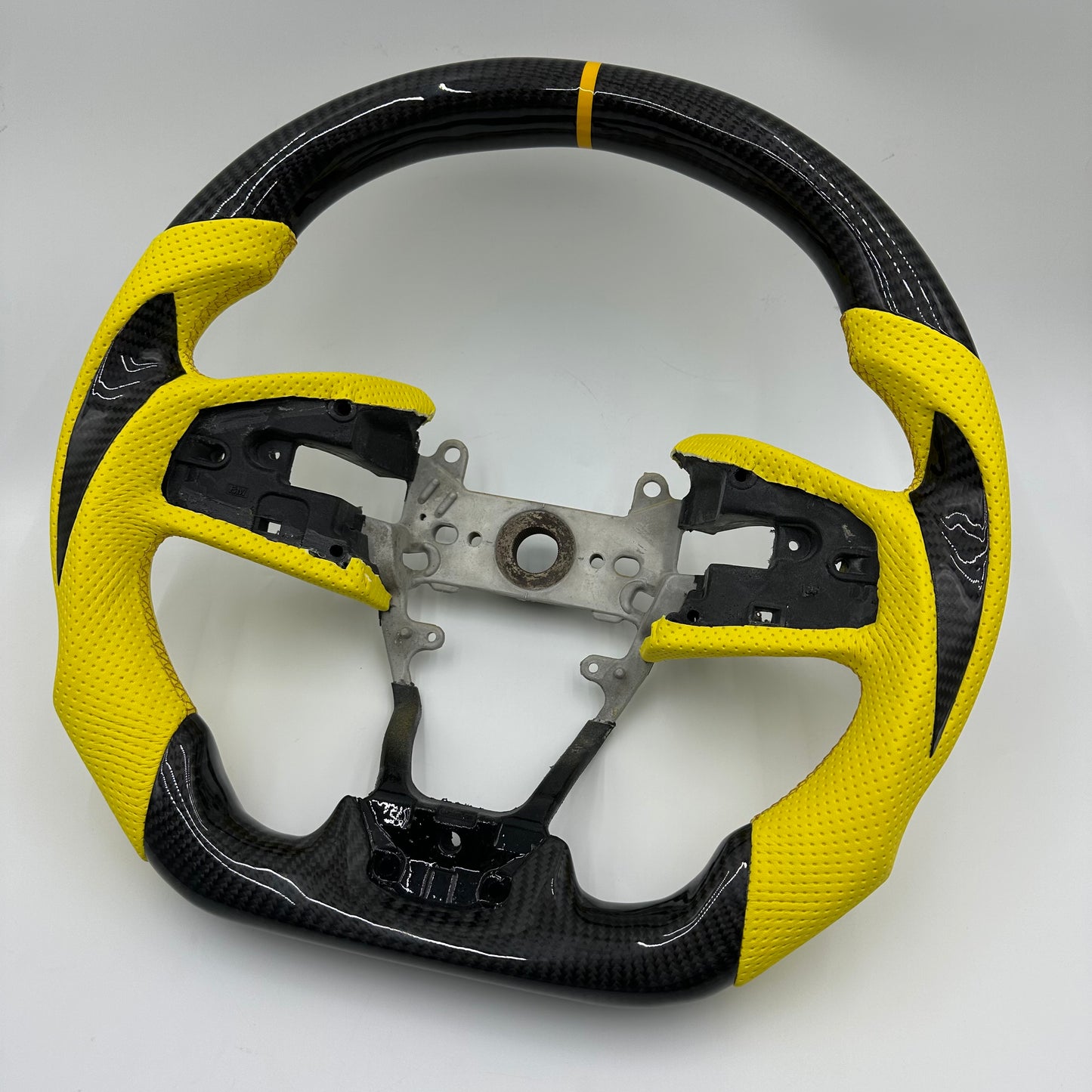 Customized black Carbon Fiber yellow Perforated Leather Strip Steering Wheel Fit For Honda Civic 2016 2017 2018 2019 2020 2021