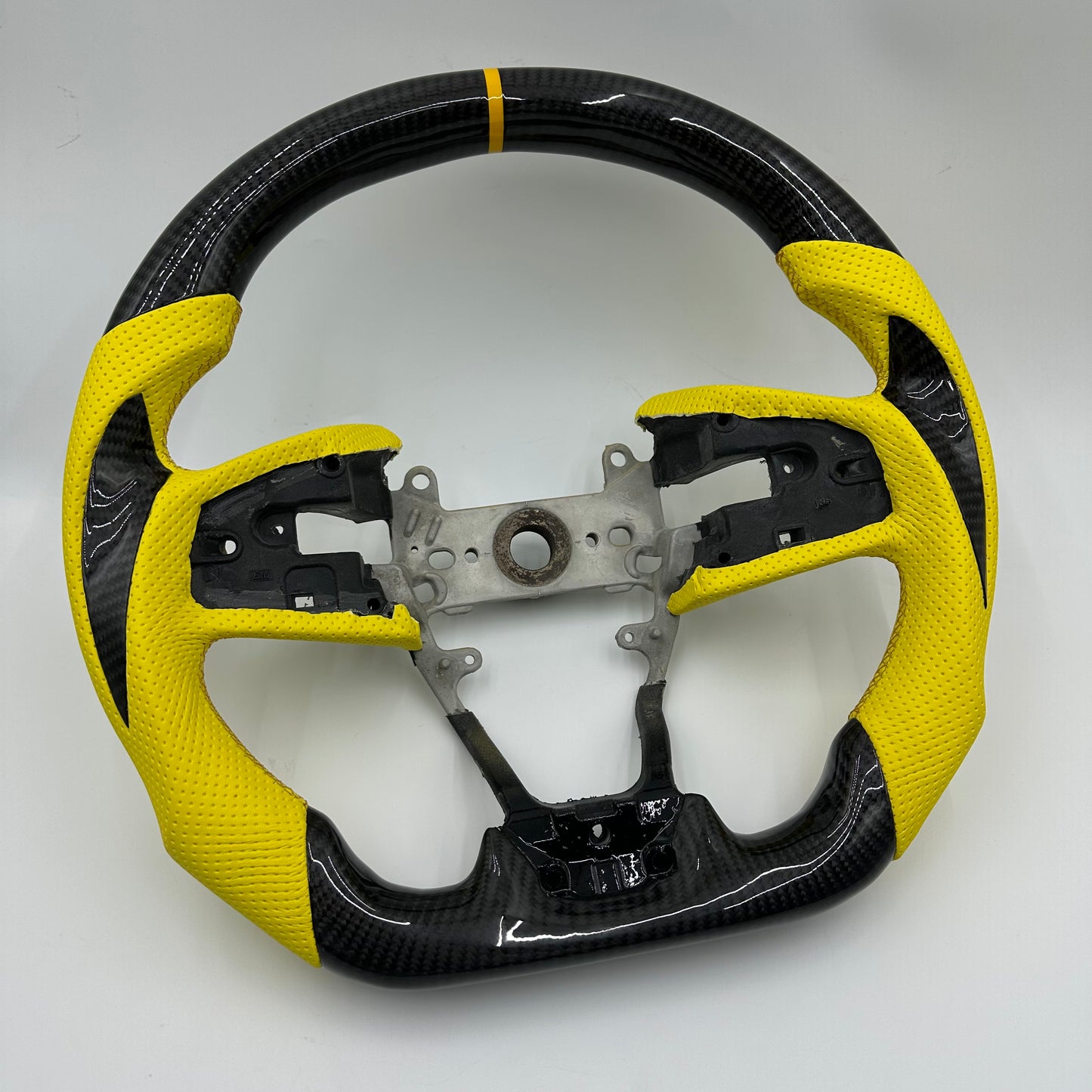 Customized black Carbon Fiber yellow Perforated Leather Strip Steering Wheel Fit For Honda Civic 2016 2017 2018 2019 2020 2021