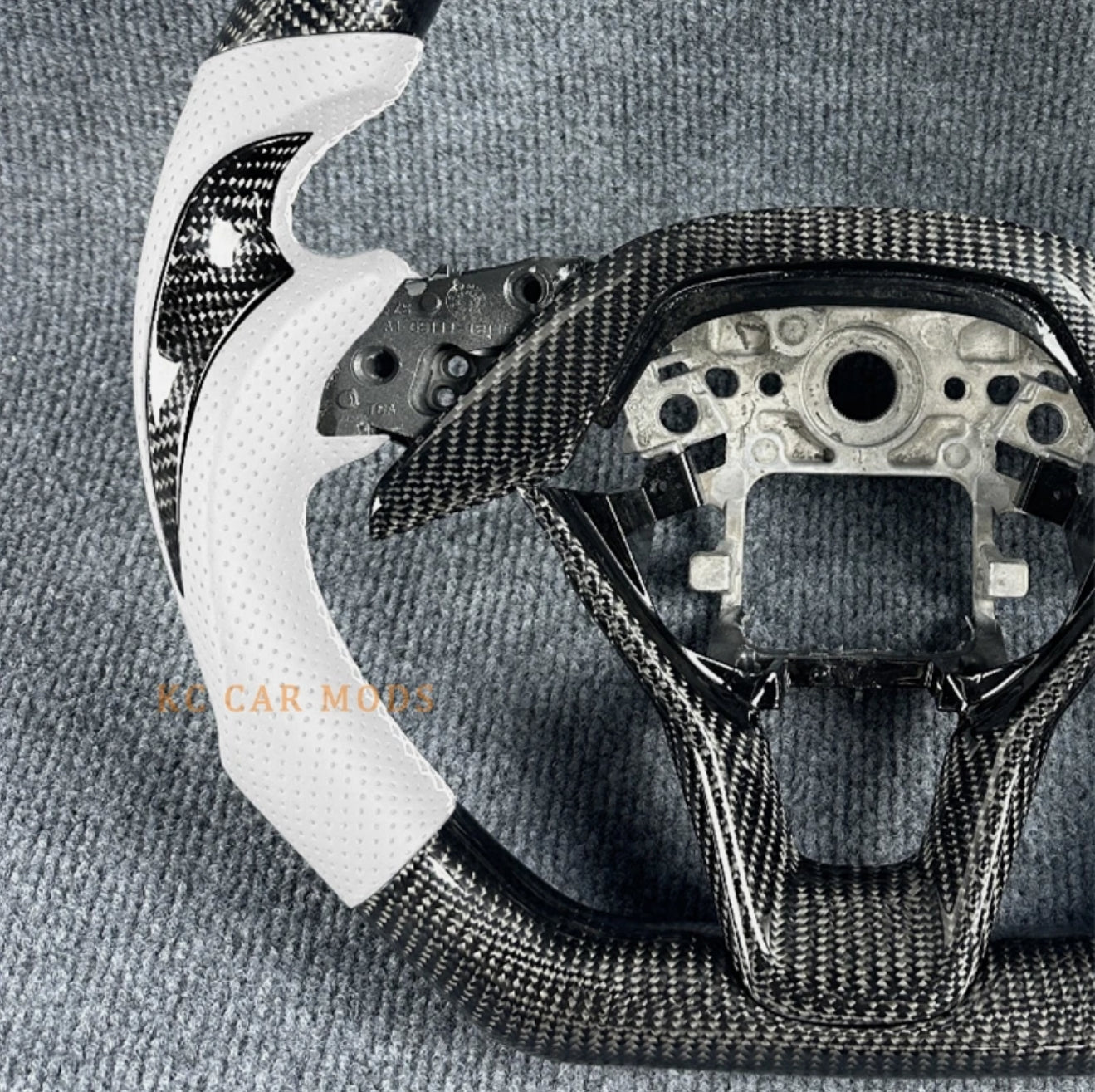 Custom black carbon fiber white leather steering wheel for 2018-2023 honda accord
